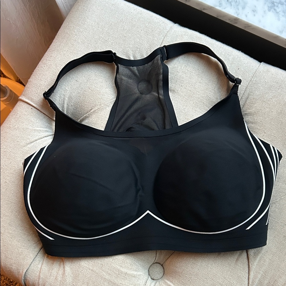Comfelie Black Wireless Bra Medium Plus w/removable pads & adjustable straps